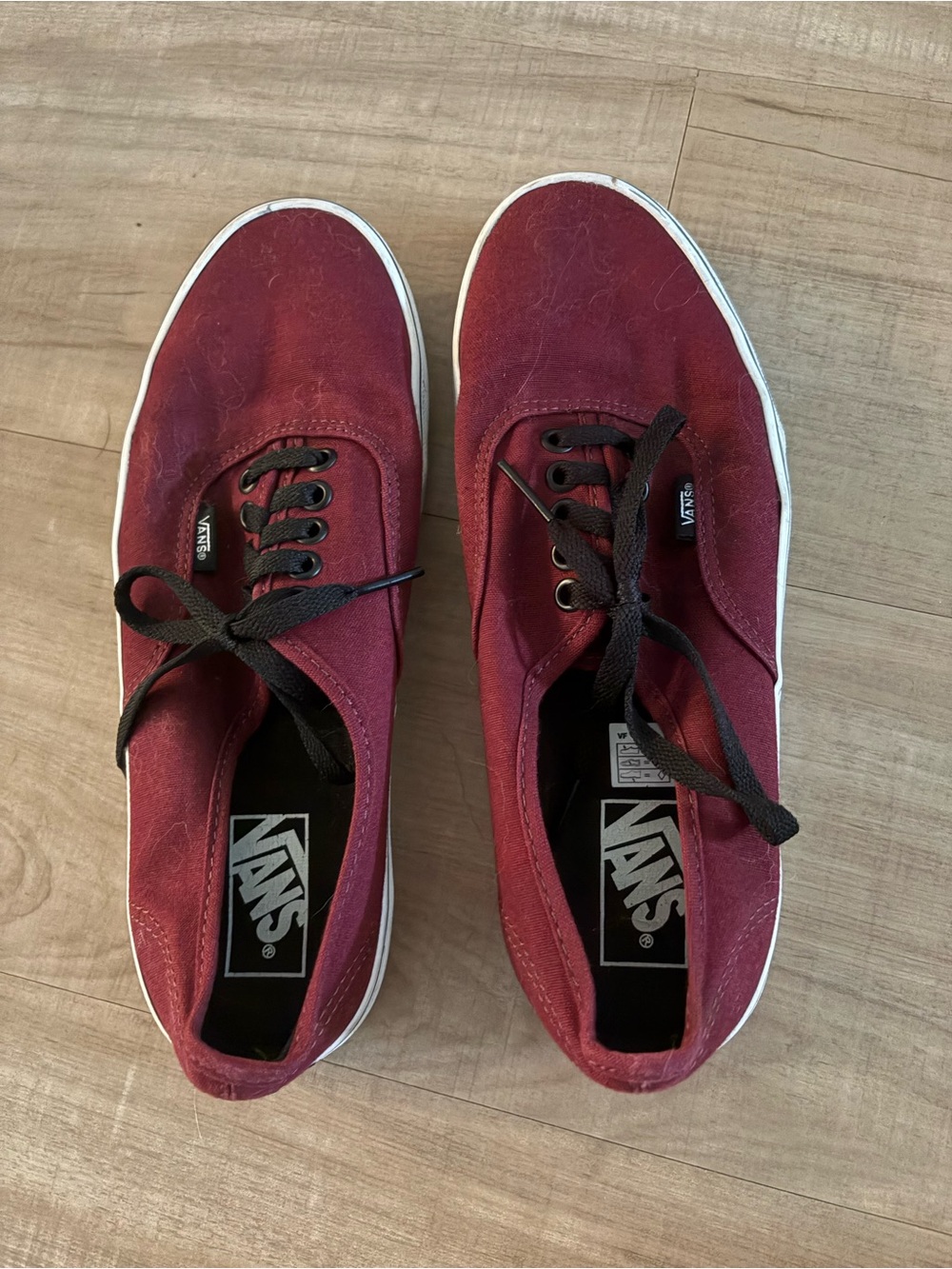 Vans Low-Top Sneakers in Burgundy with Black Laces